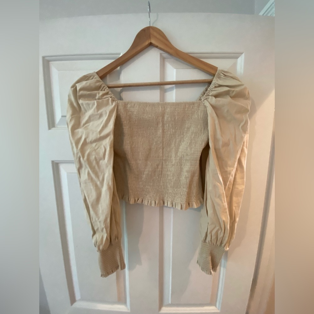 Gianni Bini Cream Ruched Puff long sleeved top